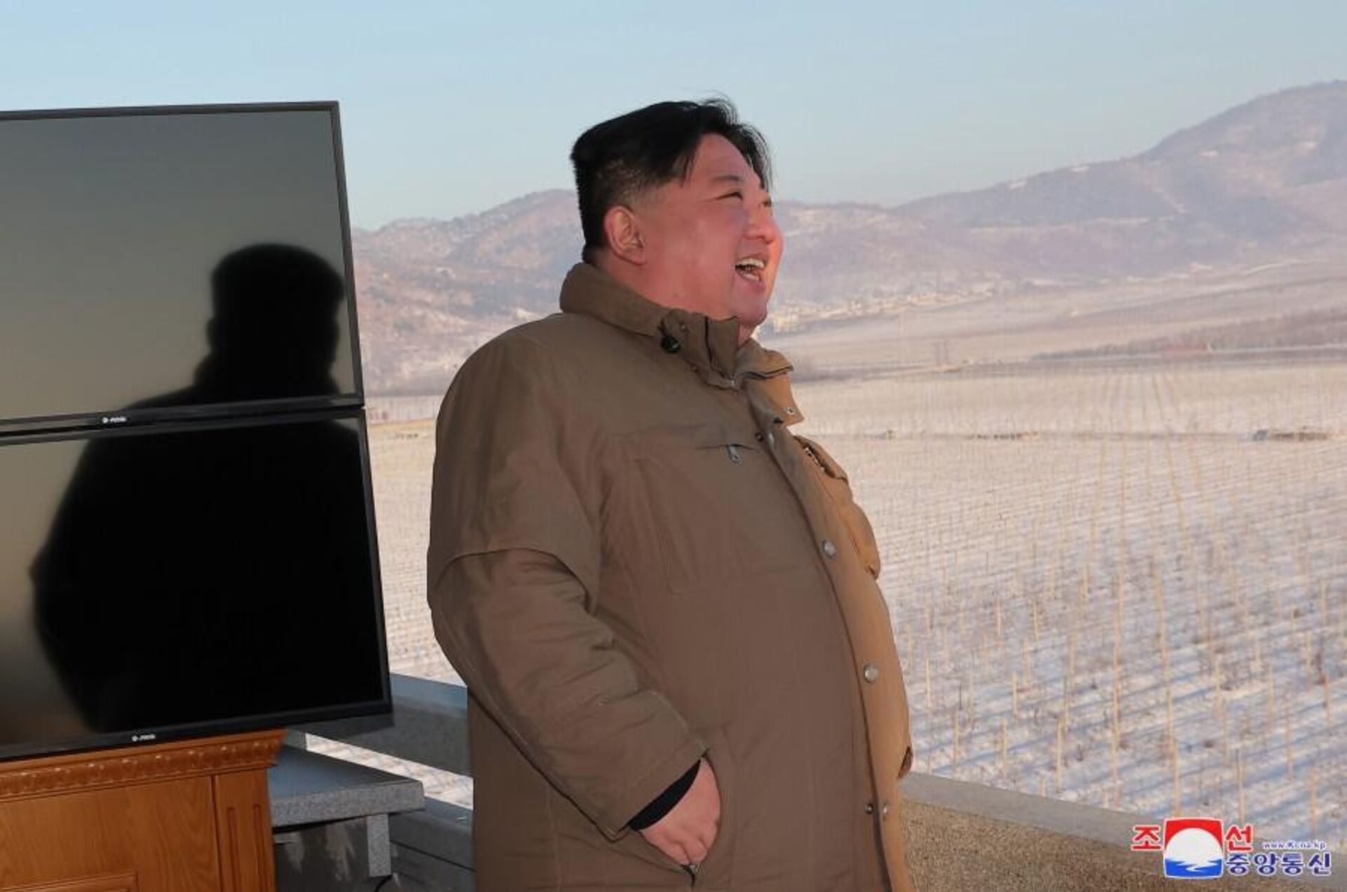 Ким Чен Ын наблюдает за запуском ракеты - Sputnik Беларусь, 1920, 19.12.2023
