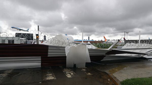 Вид повреждений в аэропорту Хорхе Ньюбери после сильного шторма, обрушившегося на Буэнос-Айрес - Sputnik Беларусь