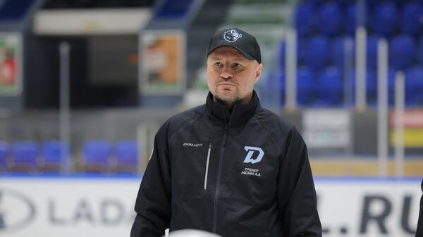 Тренер минского хоккейного клуба Динамо Андрей Мезин - Sputnik Беларусь
