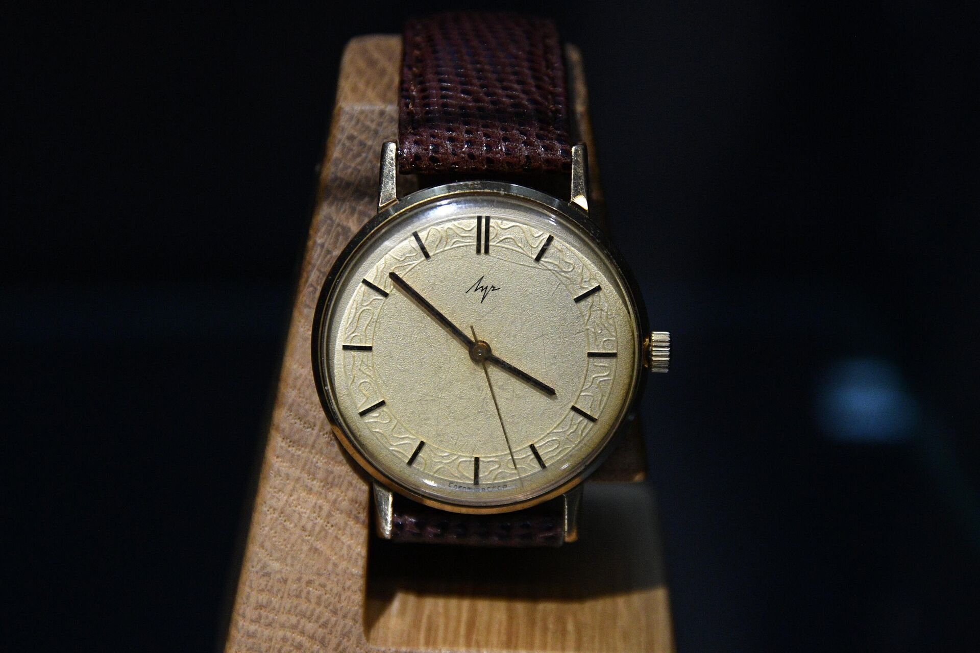 Часы с калибром 2209 – по одной из киношных легенд, именно эту модель носил Штирлиц - Sputnik Беларусь, 1920, 20.12.2023
