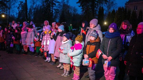 На Новый год в Беларусь приехали 35 детей из Луганской области - Sputnik Беларусь