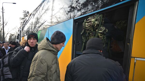Призывники в украинскую армию на одном из призывных пунктов в Киеве, архивное фото - Sputnik Беларусь