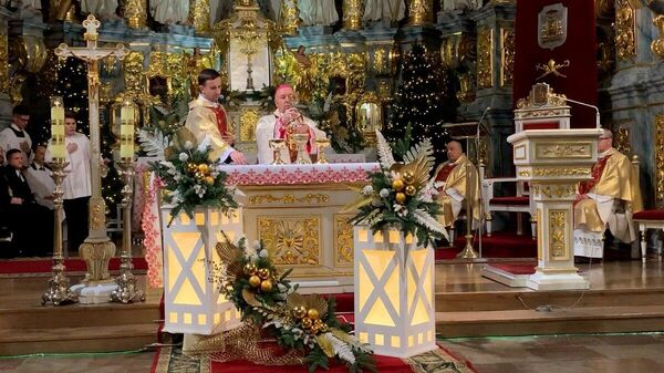 С мыслями о мире в волшебную ночь: католики дали старт Рождеству  - Sputnik Беларусь