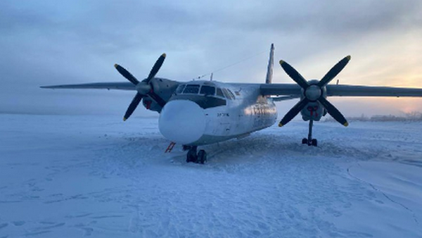 Самолет Ан-24 сел вне посадочной полосы в Якутске - Sputnik Беларусь