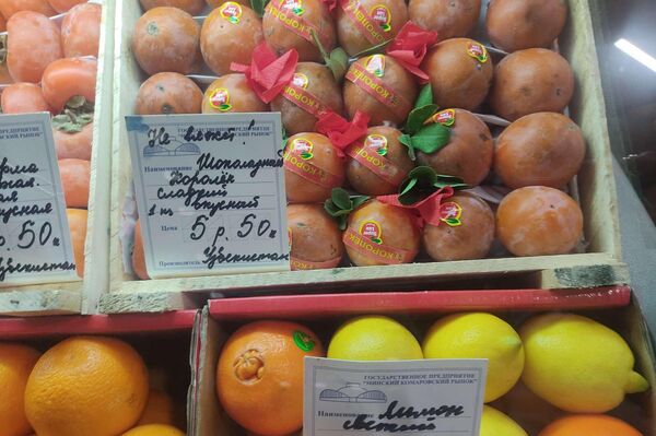 Цены на фрукты на Комаровском рынке - Sputnik Беларусь