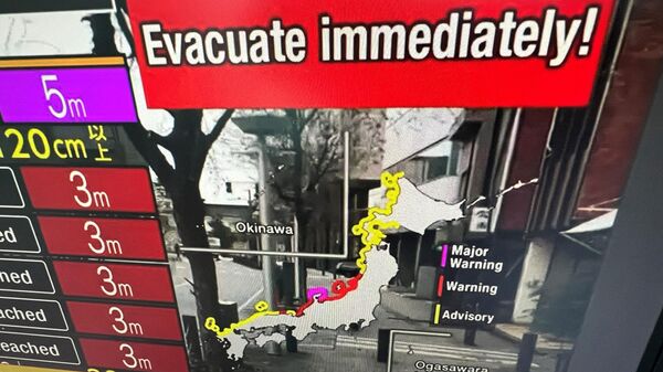 Предупреждение на экранах телевизоров в Гонконге после землетрясения в Японии - Sputnik Беларусь