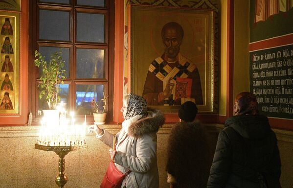 Праздничное богослужение в храме Рождества Христова в деревне Большое Стиклево - Sputnik Беларусь