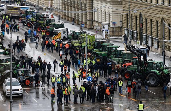 Фермеры на площади Одеонсплац в центре Мюнхена - Sputnik Беларусь
