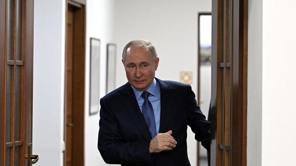 Президент РФ Владимир Путин во время встречи жителями Анадыря - Sputnik Беларусь