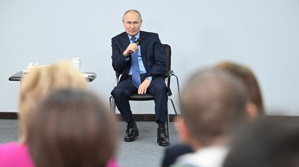 Президент РФ Владимир Путин во время встречи с жителями Анадыря. - Sputnik Беларусь