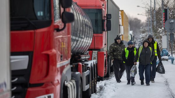 Водители на границе Украины и Польши - Sputnik Беларусь