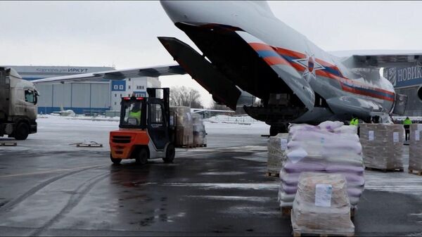 МЧС России доставит 30 тонн гуманитарной помощи жителям Газы (видео) - Sputnik Беларусь