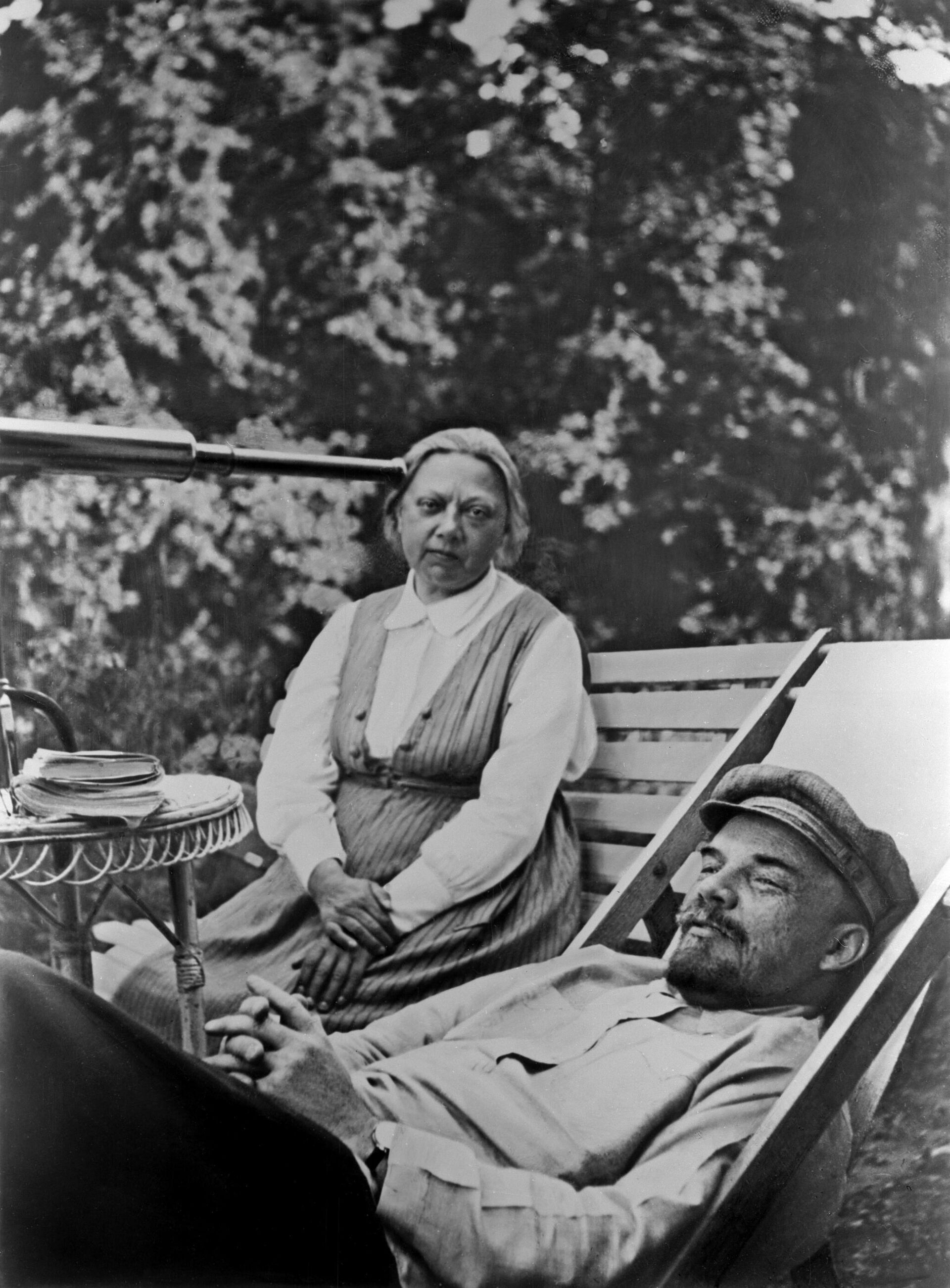 В.И.Ленин и Н.К.Крупская на отдыхе в Горках. Август-сентябрь 1922 года - Sputnik Беларусь, 1920, 17.01.2024