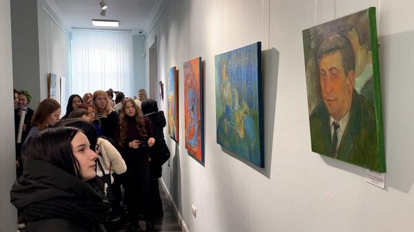 Выставка молодых брестских художников проходит в Бресте (видео) - Sputnik Беларусь