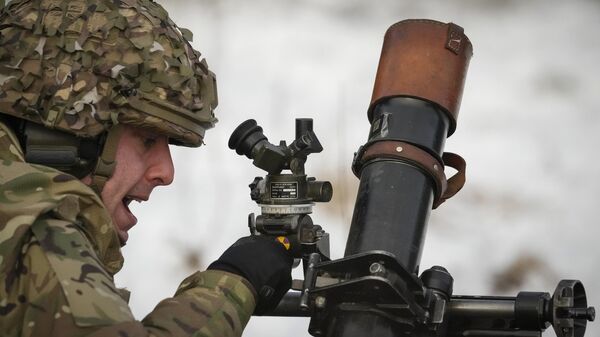 Британский солдат на военных учениях НАТО, архивное фото - Sputnik Беларусь