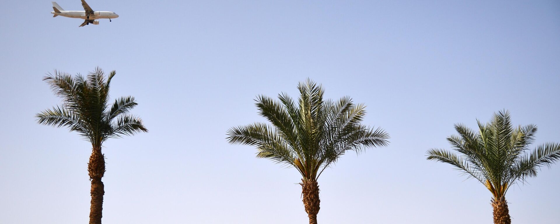 Самолет в небе над Шарм-эль-Шейхом, архивное фото