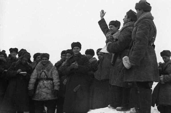 Блакаднае кола Ленінграда было прарвана 18 студзеня 1943 года. Сустрэча войск Ленінградскага і Волхаўскага франтоў пасля прарыву. - Sputnik Беларусь