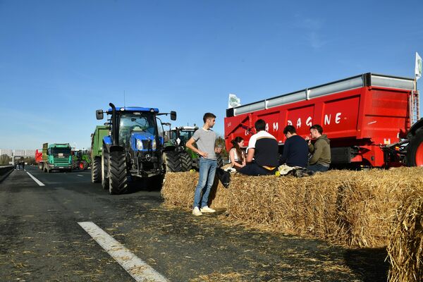 ​Фермеры блокируют шоссе A63. - Sputnik Беларусь