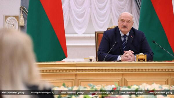 Лукашенко рассказал, почему не выбрал карьеру ученого  - Sputnik Беларусь
