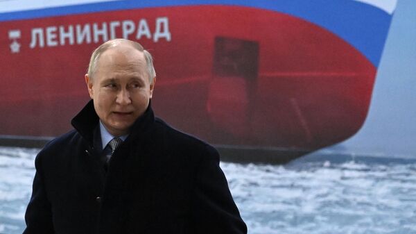 Президент РФ Владимир Путин на церемонии закладки пятого серийного универсального атомного ледокола Ленинград - Sputnik Беларусь