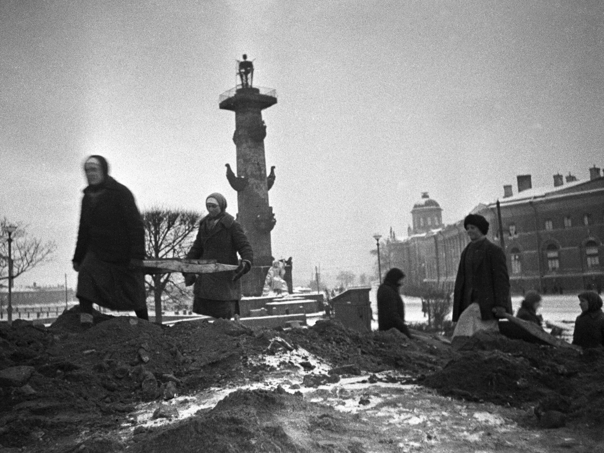 Блокадный ленинград время. Блокада Ленинграда Петропавловская крепость. Блокада Ленинграда 1941-1944. Петропавловская крепость 1942. Ленинград город блокада.