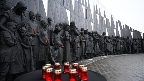 Фрагмент мемарыяльнага комплексу Мирным гражданам Советского Союза, погибшим в годы Великой Отечественной войны - Sputnik Беларусь