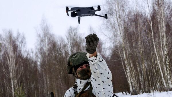 Военные, выполняющие задачи по усилению участков Государственной границы, задействуют в работе беспилотные летательные аппараты - Sputnik Беларусь