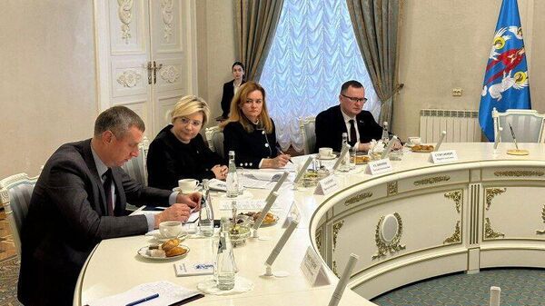 Посол Беларуси в РФ Дмитрий Крутой на встрече с властями Москвы - Sputnik Беларусь