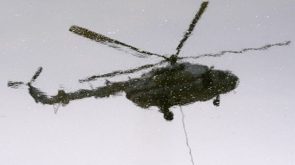 Вертолет Ми-8МБ МЧС России – отражение в воде - Sputnik Беларусь