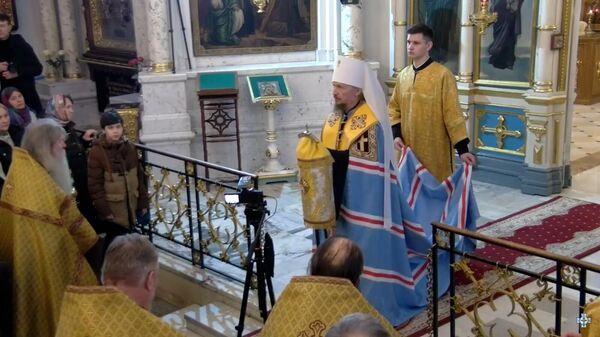 Ковчег с частицей пояса Пресвятой Богородицы прибыл в Свято-Духов собор - Sputnik Беларусь