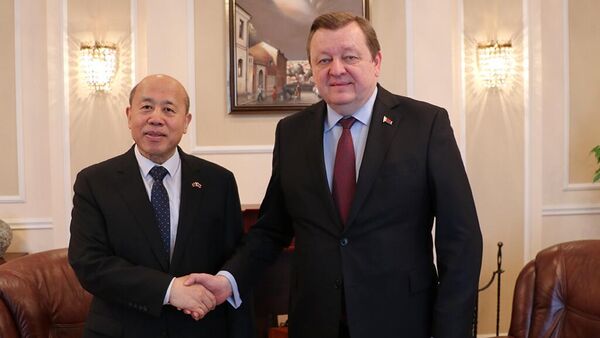 Посол КНР в Беларуси Се Сяоюн и министр иностранных дел Беларуси Сергей Алейник - Sputnik Беларусь