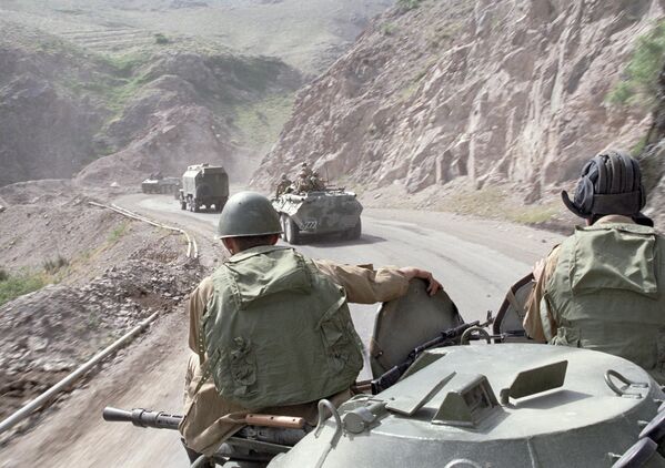 Першая калона савецкіх войск адпраўляецца на Радзіму. Перавал Саланг. 15 мая 1988 года. - Sputnik Беларусь