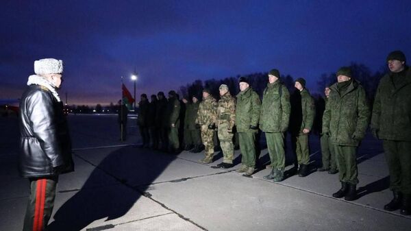 Белорусские военные вернулись после обучения в России домой - Sputnik Беларусь