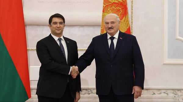 Посол Турции Джем Ышик и президент Беларуси Александр Лукашенко - Sputnik Беларусь