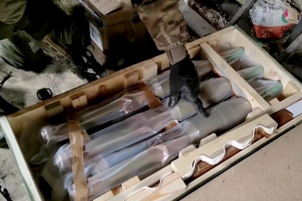 Ящики с трофейным западным оружием, обнаруженное в расположении подразделения ВСУ бойцами ВС РФ в Авдеевке - Sputnik Беларусь