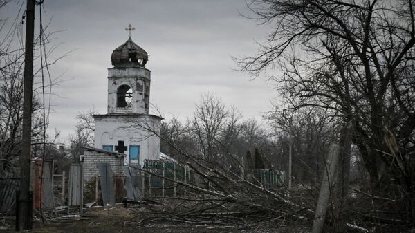 Церковь, пострадавшая в результате обстрела на территории освобожденной Авдеевки - Sputnik Беларусь