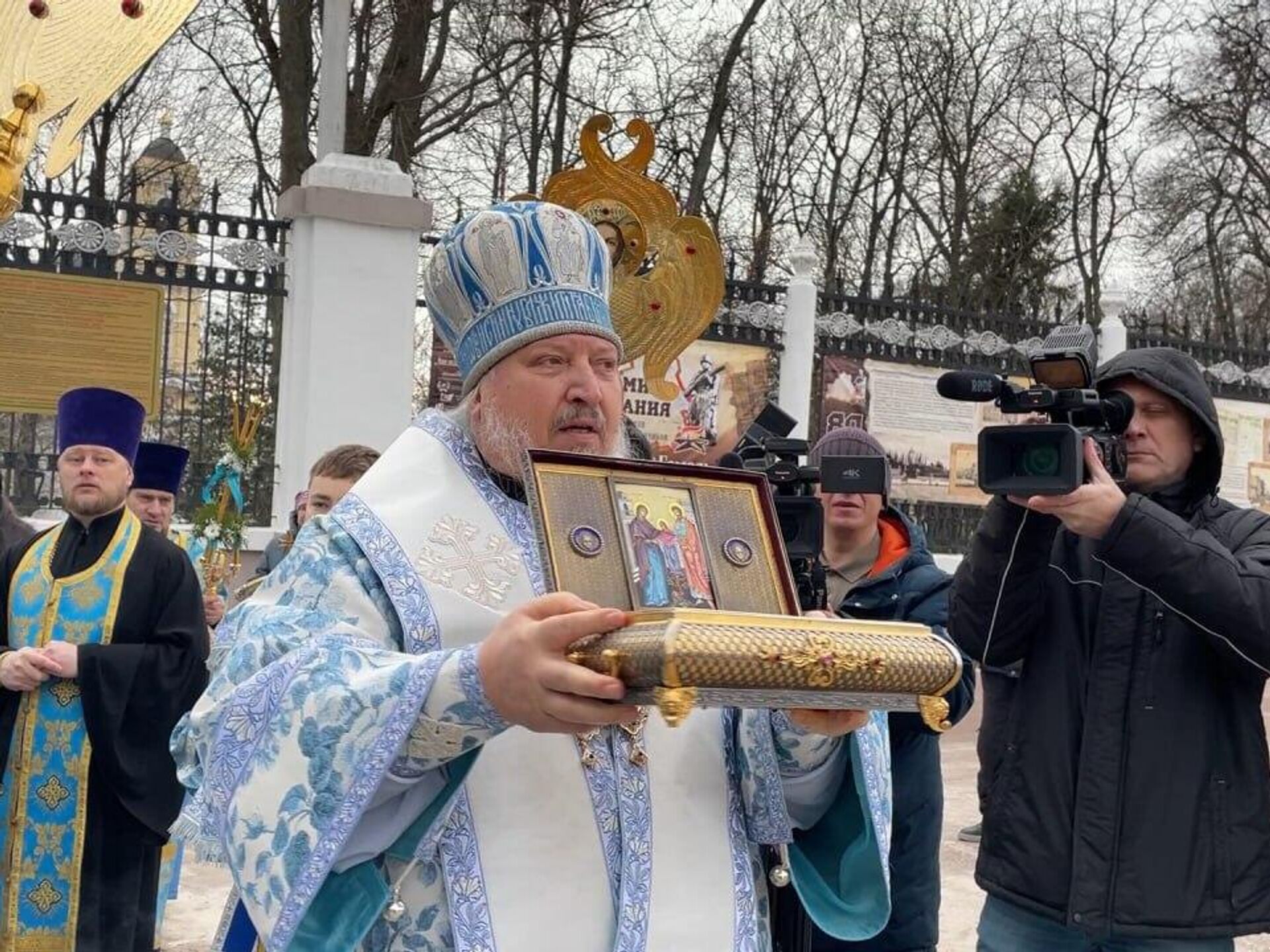 По телу пошло тепло: в Гомель привезли одну из величайших святынь – видео -  20.02.2024, Sputnik Беларусь