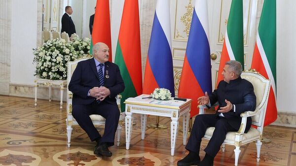  Александр Лукашенко с главой Республики Татарстан Рустамом Миннихановым - Sputnik Беларусь