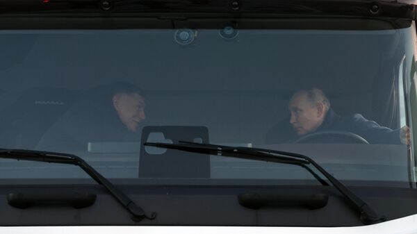 Путин  подбросил Хуснуллина на КамАЗе до трассы М12 - Sputnik Беларусь