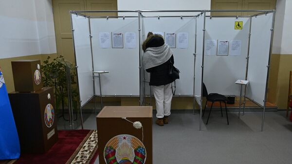 На избирательном участке - Sputnik Беларусь