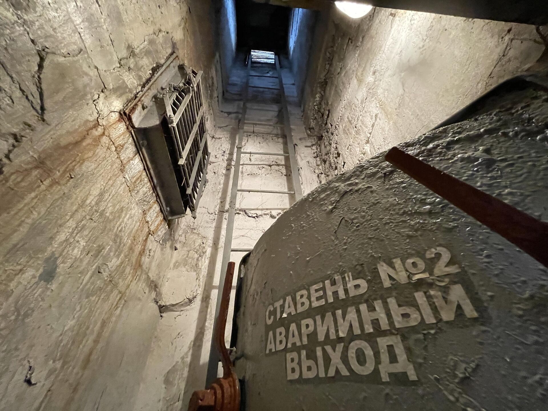 В убежищах вместимостью менее 600 человек предусмотрен аварийный запасной выход - Sputnik Беларусь, 1920, 26.02.2024