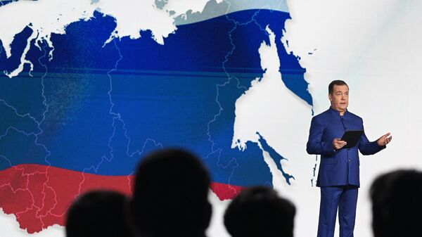 Заместитель председателя Совета безопасности РФ Дмитрий Медведев выступает с лекцией Географические и стратегические границы в рамках Всемирного фестиваля молодежи на федеральной территории Сириус - Sputnik Беларусь