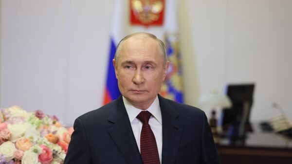 Президент России Владимир Путин поздравил женщин России с Международным женским днем - Sputnik Беларусь