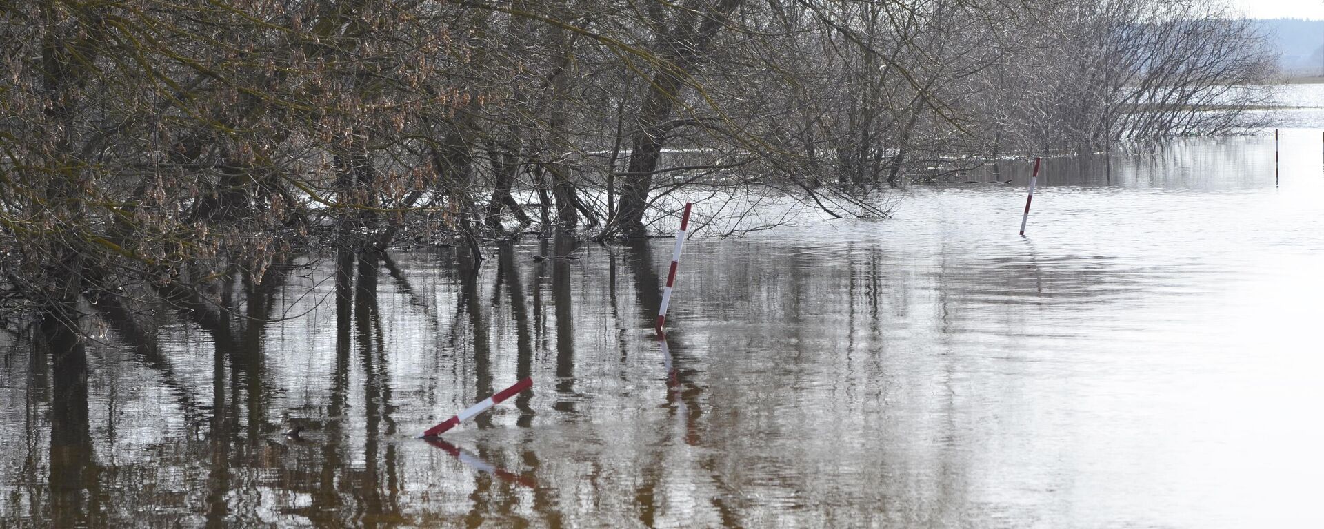 Подтопленная дорога, архивное фото - Sputnik Беларусь, 1920, 23.03.2026