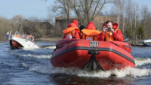 В зону подтопления отправили отряд быстрого реагирования Гомельской областной организации Белорусского Красного Креста с гуманитарной миссией  - Sputnik Беларусь