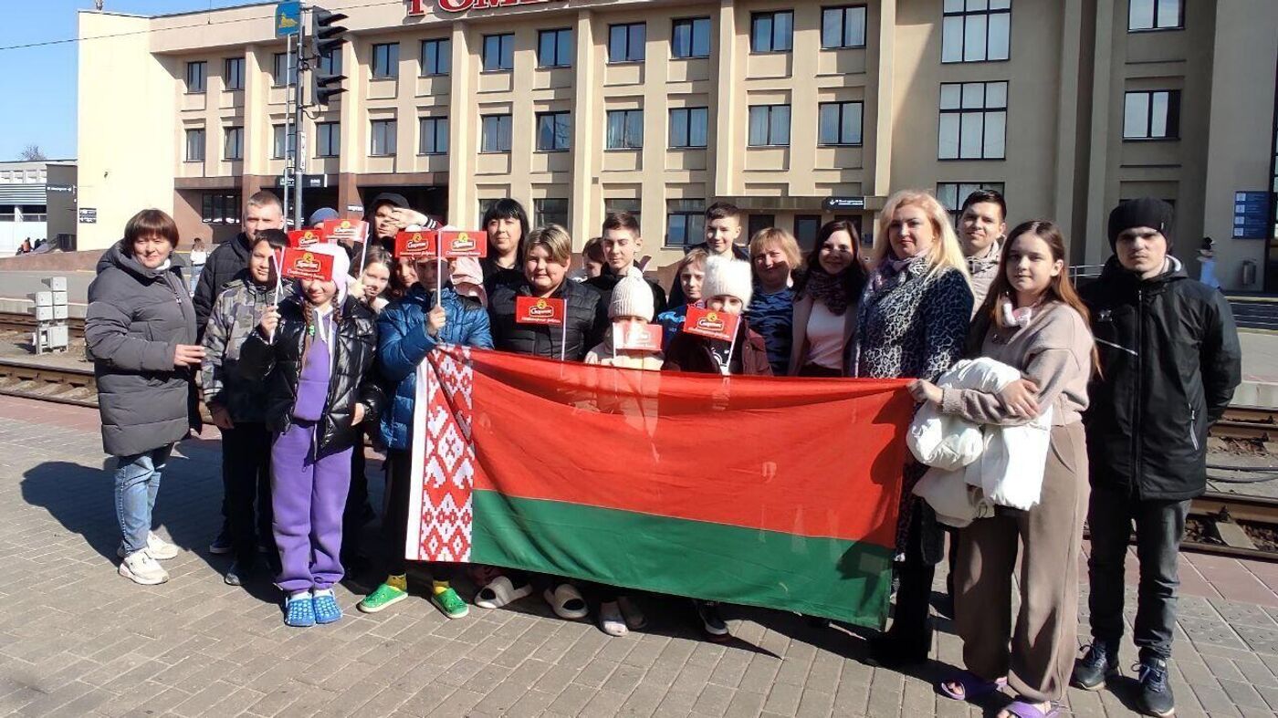 Дети из Херсонской области впервые приехали на оздоровление в Беларусь -  14.03.2024, Sputnik Беларусь