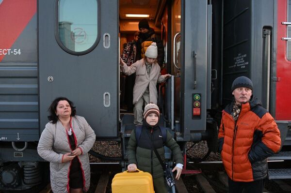 Найти друзей и отдохнуть: о чем мечтают дети из Херсонской области - Sputnik Беларусь