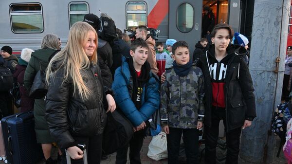 Найти друзей и отдохнуть: о чем мечтают дети из Херсонской области - Sputnik Беларусь