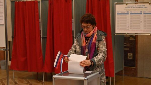 Голосование на выборах президента России в посольстве в Минске - Sputnik Беларусь