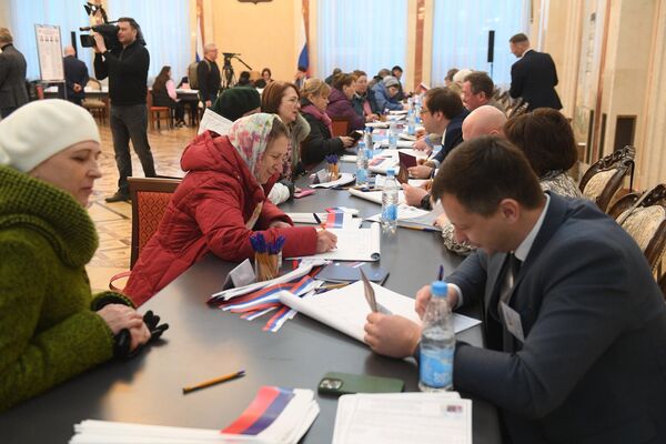 &quot;По состоянию на 14:00  явка на избирательных участках в Беларуси составила 8739 человек&quot;, – сообщила пресс-служба диппредставительства.  - Sputnik Беларусь